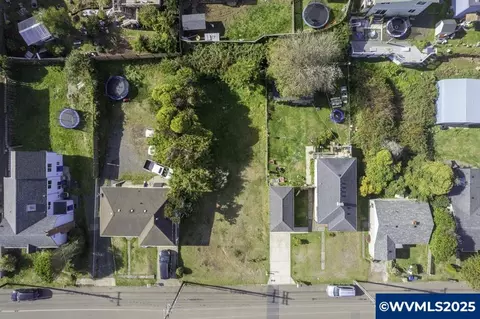 112 SW Lee St, Newport, OR 97365