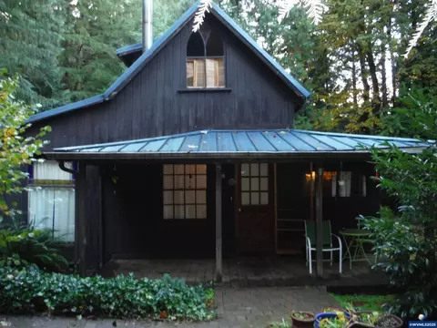 330 Bridge St, Falls City, OR 97344