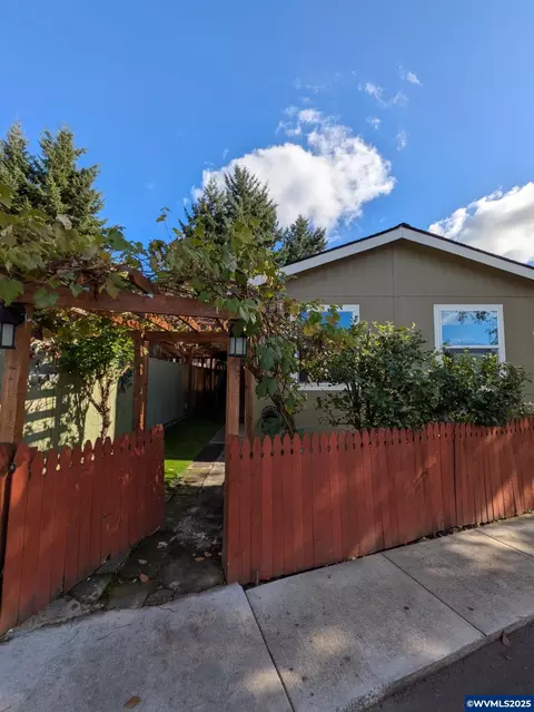 9700 SW Tualatin Rd #5, Tualatin, OR 97062