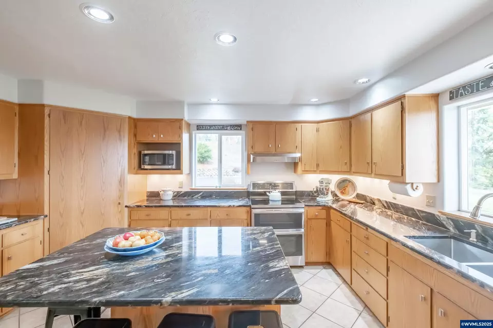 Kitchen - 16000 Airlie Rd, Monmouth, OR 97361 photo 3 of 6