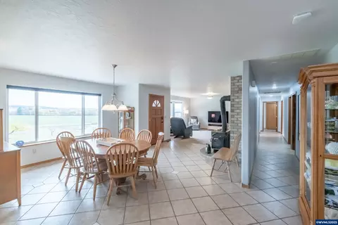 Entry Way - 16000 Airlie Rd, Monmouth, OR 97361 photo 1 of 4