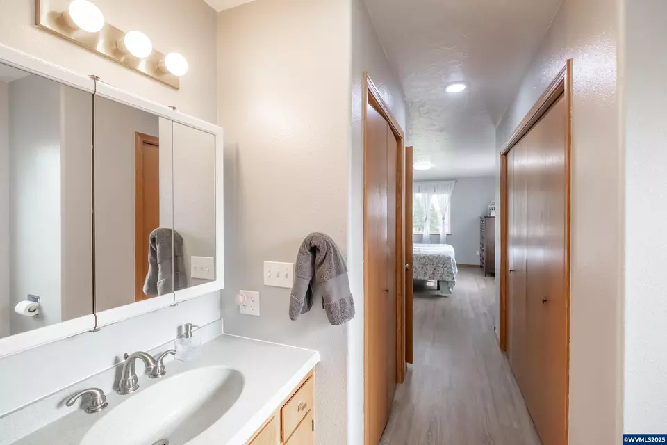 Entry Way - 16000 Airlie Rd, Monmouth, OR 97361 photo 2 of 4