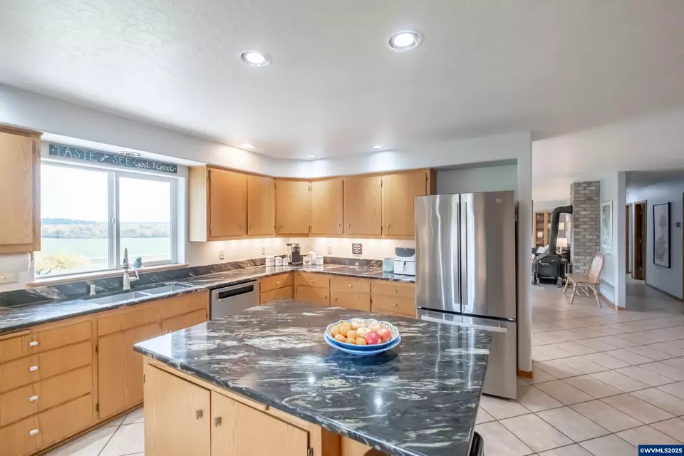 Kitchen - 16000 Airlie Rd, Monmouth, OR 97361 photo 4 of 6