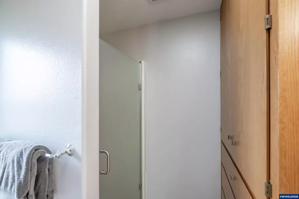 Bath - 16000 Airlie Rd, Monmouth, OR 97361 photo 1 of 3