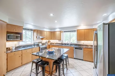 Kitchen - 16000 Airlie Rd, Monmouth, OR 97361 photo 1 of 6
