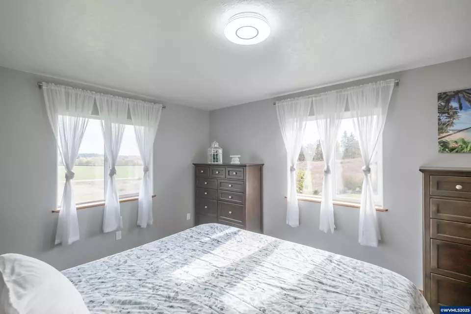 Bedroom - 16000 Airlie Rd, Monmouth, OR 97361 photo 2 of 4