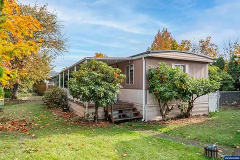 2796 S Main Rd #16, Lebanon, OR 97355