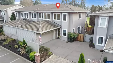 32082 SW Charbonneau Dr, Wilsonville, OR 97070