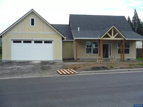 212 NE Broadway St, Sublimity, OR 97385