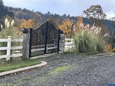 4555 Lobo Ln NE, Silverton, OR 97381