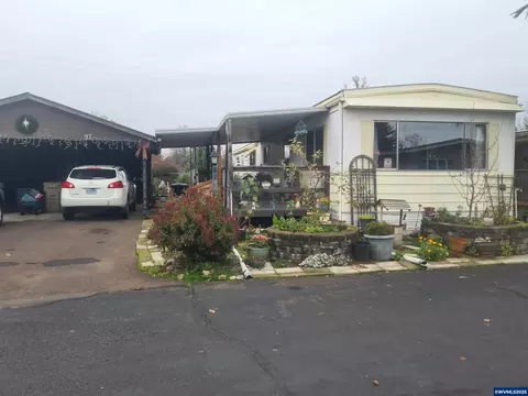 2796 S Main Rd #97, Lebanon, OR 97355