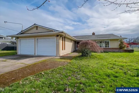 780 W 4th St, Halsey, OR 97348