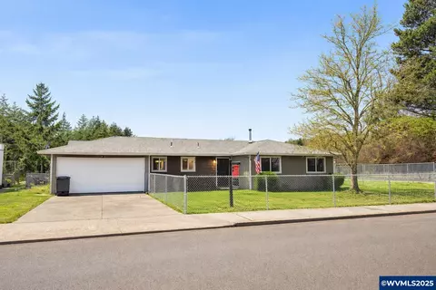 454 NElm St, Sheridan, OR 97378