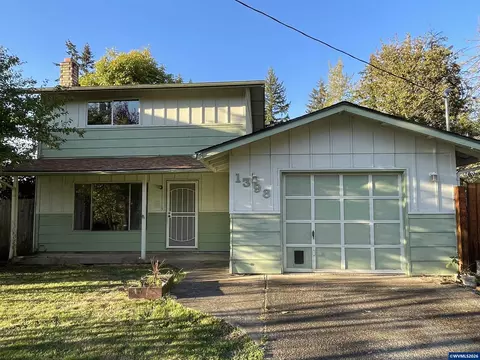 1398 Poplar St, Sweet Home, OR 97386