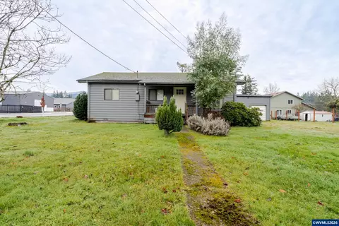 410 SW Broadway St, Mill City, OR 97360