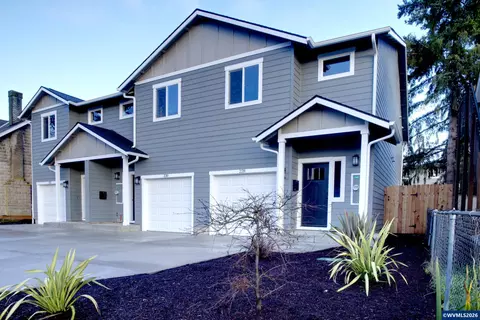 228-230 W 232 W Clay St, Monmouth, OR 97361