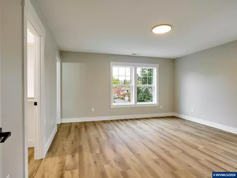 Bedroom - 818 Pine St, Silverton, OR 97381 photo 1 of 6