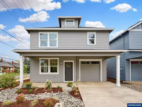 818 Pine St, Silverton, OR 97381