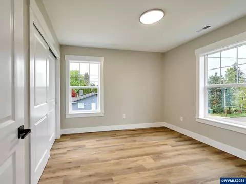 Bedroom - 818 Pine St, Silverton, OR 97381 photo 3 of 6