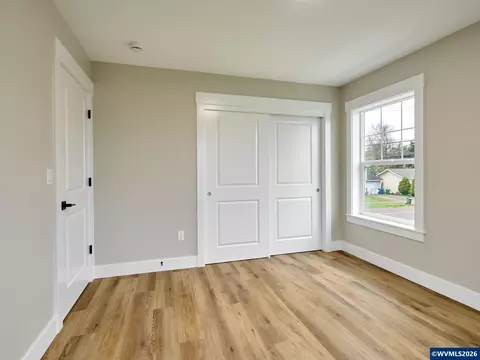 Bedroom - 818 Pine St, Silverton, OR 97381 photo 4 of 6