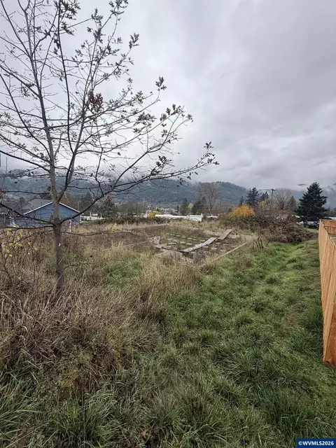 268 Mona St, Myrtle Creek, OR 97457