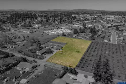 1661 E Lincoln Rd, Woodburn, OR 97071