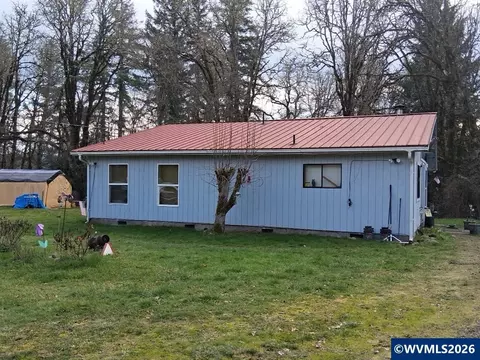 11 N Main St, Falls City, OR 97344