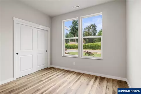 Bedroom - 2426 Oak St, Lyons, OR 97358 photo 5 of 9
