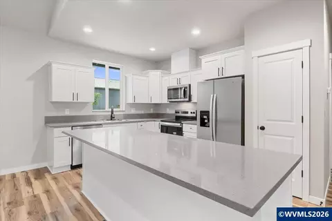 Kitchen - 2426 Oak St, Lyons, OR 97358 photo 3 of 6