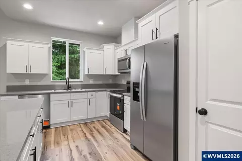 Kitchen - 2426 Oak St, Lyons, OR 97358 photo 5 of 6
