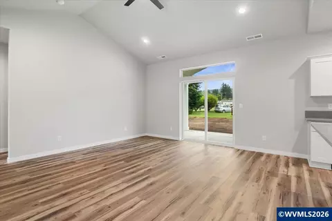 Living - 2426 Oak St, Lyons, OR 97358 photo 6 of 10