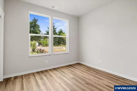 Bedroom - 2426 Oak St, Lyons, OR 97358 photo 4 of 9