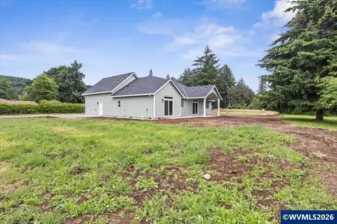 Exterior - 2426 Oak St, Lyons, OR 97358 photo 6 of 7