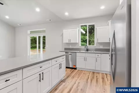 Kitchen - 2426 Oak St, Lyons, OR 97358 photo 4 of 6