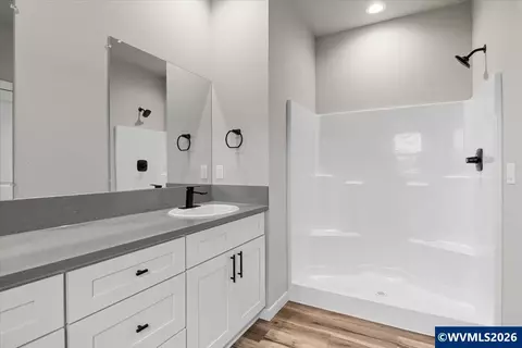 Bath - 2426 Oak St, Lyons, OR 97358 photo 2 of 3