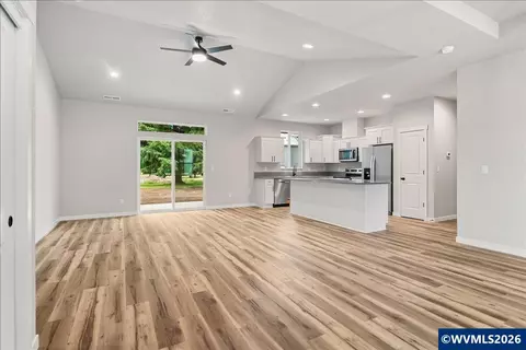 Living - 2426 Oak St, Lyons, OR 97358 photo 3 of 10