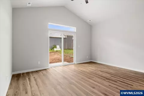 Living - 2426 Oak St, Lyons, OR 97358 photo 2 of 10