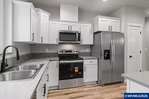 Kitchen - 2426 Oak St, Lyons, OR 97358 photo 1 of 6