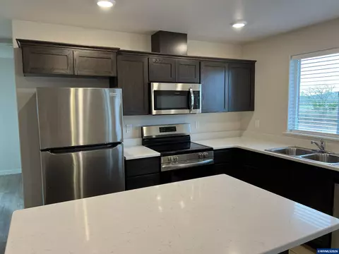 Kitchen - 972 N 2nd St, Jefferson, OR 97352 photo 2 of 2