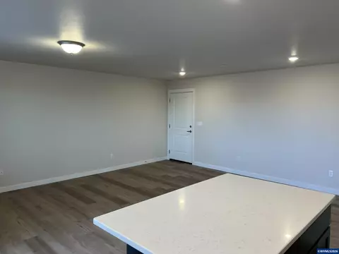 Living - 972 N 2nd St, Jefferson, OR 97352 photo 2 of 2