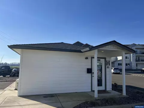 Exterior - 972 N 2nd St, Jefferson, OR 97352 photo 2 of 10