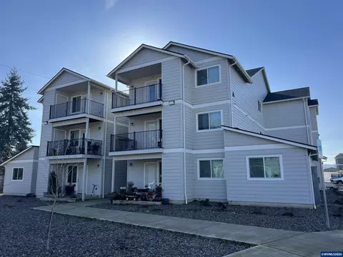 Exterior - 972 N 2nd St, Jefferson, OR 97352 photo 8 of 10