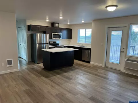 Kitchen - 972 N 2nd St, Jefferson, OR 97352 photo 1 of 2