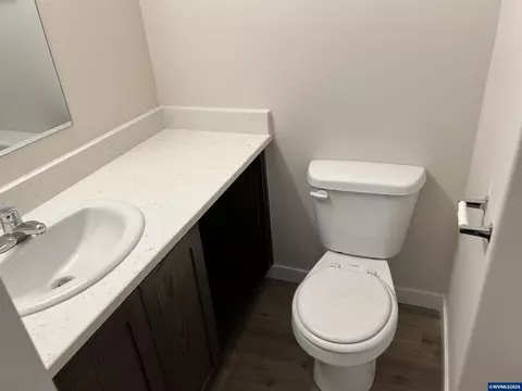 Bath - 972 N 2nd St, Jefferson, OR 97352 photo 1 of 2