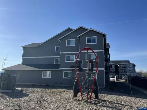 Exterior - 972 N 2nd St, Jefferson, OR 97352 photo 9 of 10