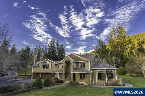 4055 Westwood Dr, Tillamook, OR 97141