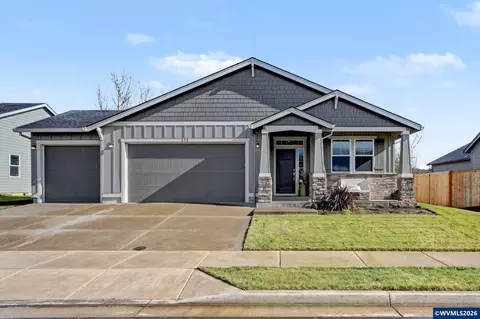 215 Walnut St, Mount Angel, OR 97362