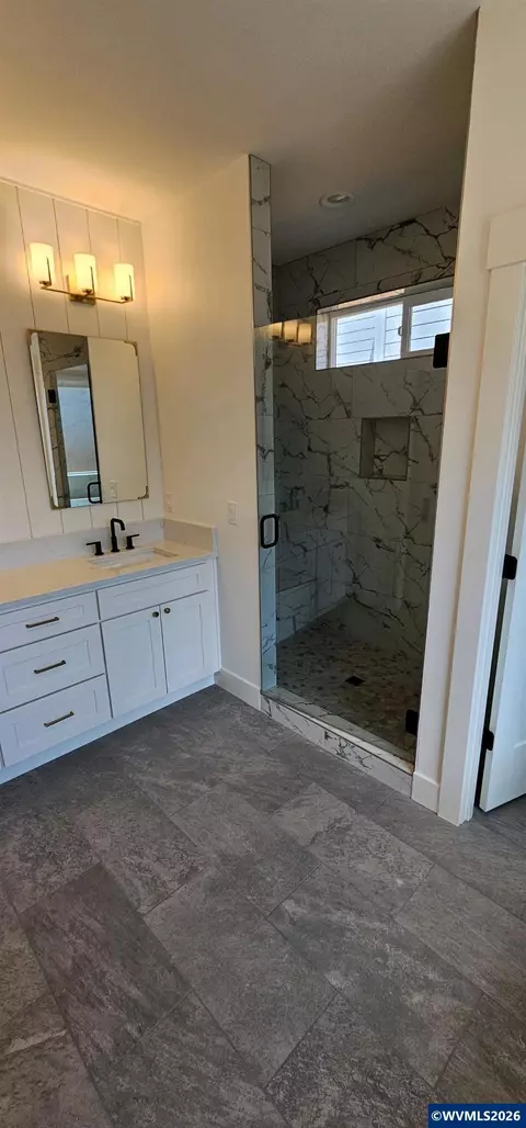 Bath - Model B Ballyntyne Rd S, Salem, OR 97302 photo 2 of 8