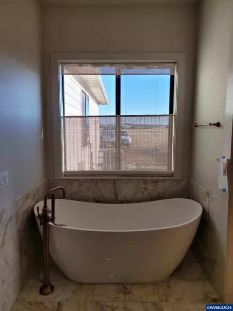 Bath - Model E Ballyntyne Rd S, Salem, OR 97302 photo 5 of 11