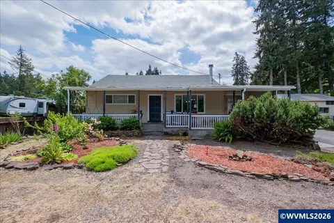 1115 Juniper St, Sweet Home, OR 97386